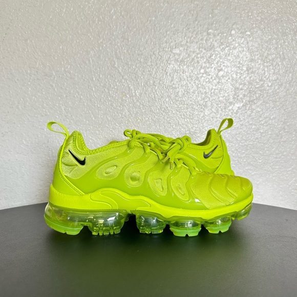 vapormax volt neon